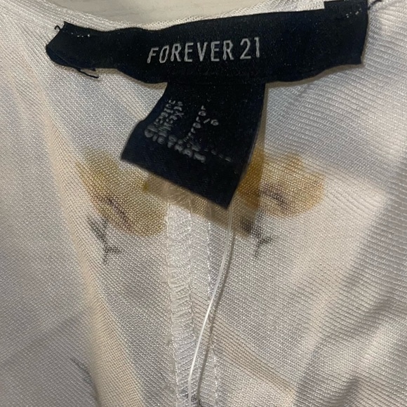 Forever 21 Floral Romper - Picture 4 of 4